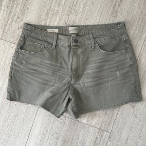 Worn ONCE! Women’s Universal Thread Vintage Midi Shorts. Size 14.
